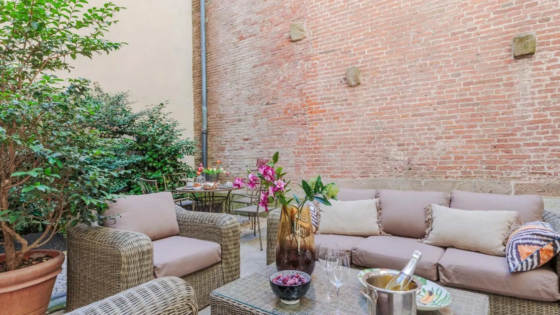 Vissi D Arte An Apartment With Garden Lucca Italia